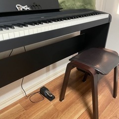 KORG　電子ピアノ　イス　楽譜止めクリップ　イヤホンセットの画像