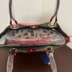 『新品』エナメルバッグの画像
