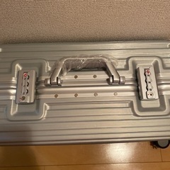 ドリンクホルダー付きキャリーケース　スーツケース　⚠️🙇‍♂️明日までの画像