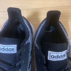 adidas靴/バッグ 靴 スニーカーの画像