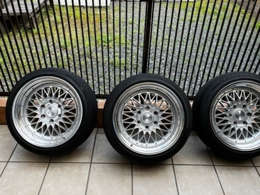 車のパーツ タイヤ、ホイール