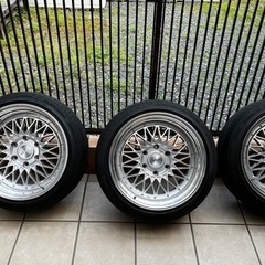 車のパーツ タイヤ、ホイール