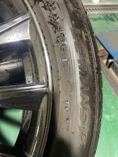 車のパーツ タイヤ、ホイール