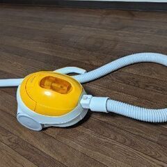 紙パック式のシンプルな掃除機
