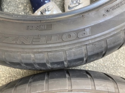 車のパーツ タイヤ、ホイール