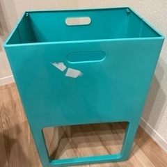 折り畳み脚付きバスケットの画像