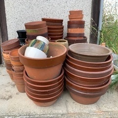 家庭菜園等に　鉢・盆栽鉢・皿・植木鉢等　一個50円の画像