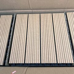 取引中 未使用品　ウッドデッキ　ウッドパネル　30cm×30cm...
