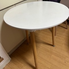 おしゃれな丸テーブル