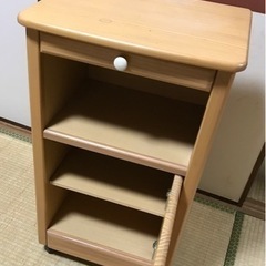 小型木製キャビネット　コンセント付
