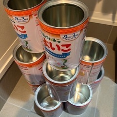 空のミルク缶の画像