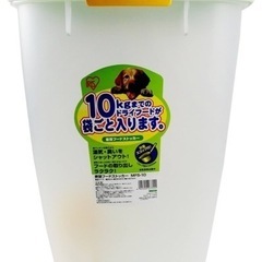 ペットフードストッカー