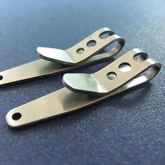 ステンレス製多機能ツールポケットクリップ（スナップ付き）の画像