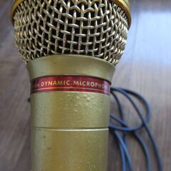 ダイナミック型　マイクロホン　カラオケマイク　ゴールド色 FAIR MATE FM-303の画像