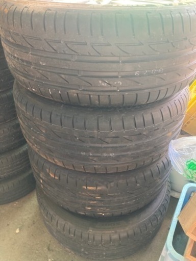 車のパーツ タイヤ、ホイール
