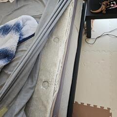 ダブルベッドの画像