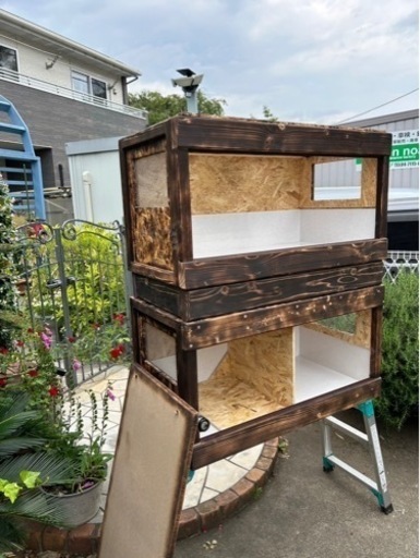 爬虫類ゲージ2個、キャスター付き台車