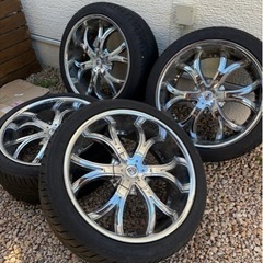 車のパーツ タイヤ、ホイールの画像