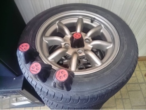 車のパーツ タイヤ、ホイール