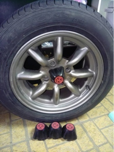 車のパーツ タイヤ、ホイール