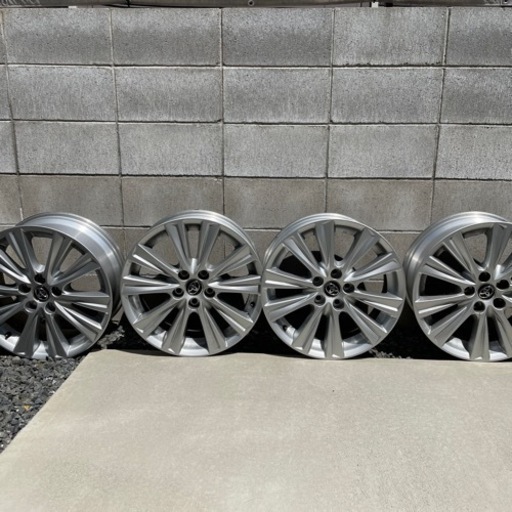 車のパーツ タイヤ、ホイール