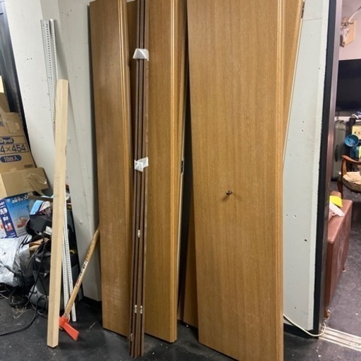 クローゼットドア　折戸　室内建具