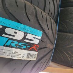 245 35 18  新品4本あります。の画像