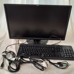 【中古】21.3インチ富士通ディスプレイとキーボードのセット(ケ...