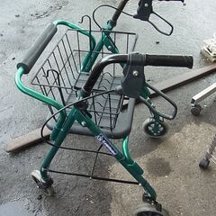 セール中につき、通常特価14,278円より７０％引きの4,283円!　　カワムラサイクル　四輪歩行車　KW20　歩行器　カゴ付き　手押し車　移動用品　介護　シルバーの画像