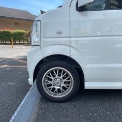 車のパーツ タイヤ、ホイールの画像