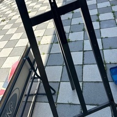 イーゼル　
看板立て