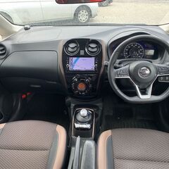 ＥＴＣ　バックカメラ　ナビ　クリアランスソナー　オートクルーズコントロール　レーンアシスト　衝突被害軽減システム　アルミホイール　オートライト　ＬＥＤヘッドランプ　スマートキー　アイドリングストップの画像