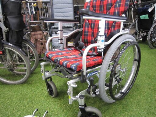 【中古】車イス　自走式　カワムラ　タイヤ新品交換済み　（赤）