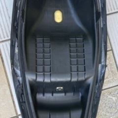 🉐pcx jf81 純正シート　あんこ抜きの画像
