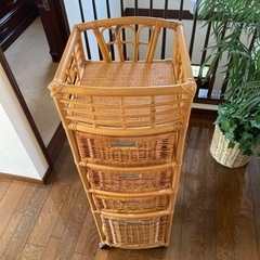 藤4段ラックの画像