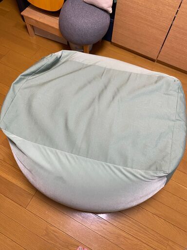 体にフィットするビーズソファー（無印良品）