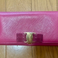 Salvatore Ferragamoフェラガモ二つ折り長財布