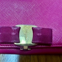 Salvatore Ferragamoフェラガモ二つ折り長財布の画像