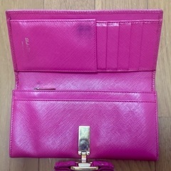 Salvatore Ferragamoフェラガモ二つ折り長財布の画像