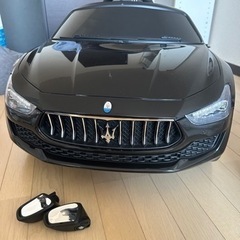 マセラティ　車　おもちゃ