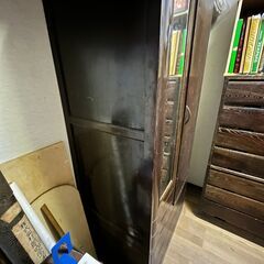 古い洋服タンスの画像