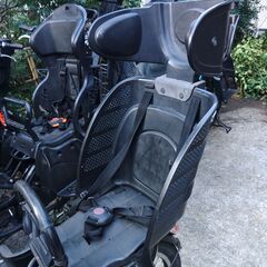 Ｆ09🔴🌀🟢土日も🌕️お子様と🌈土足のまま🔵いろいろなタイプの電動自転車ご試乗可能🟢  🔵電動自転車・リサイクル専門店　🔴　ご試乗をしてから、ご購入できます。  🔴🌀🔴２０インチ、チャイルドシート、２人乗り、３人乗り、１人乗り電動自転車  🔴🔵バカ良心的な電動自転車屋🔴１００日間・安心の無料点検・🌕️無料交換保証サービス付き🟢  🟢後ろチャイルドシートを大きめのかごに変更のオプション無料です。  🔴バッテリーは新品の９０％以上の性能です。  🟣１回の充電で３０Ｋｍ程の画像