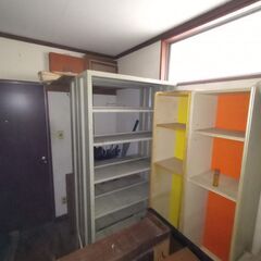 金属製本棚の画像