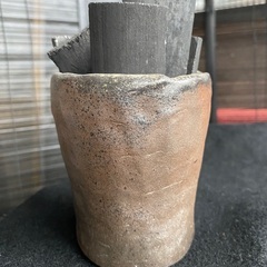 開けたら臭い下駄箱、、，アウトー、、! 竹すみ入れ　手捻り素焼き陶器