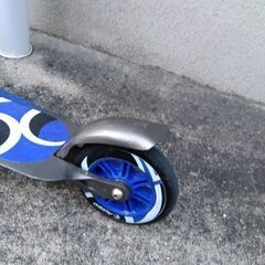 【商談中】AVIGO ブルー＆シルバー　キックボート　中古品の画像
