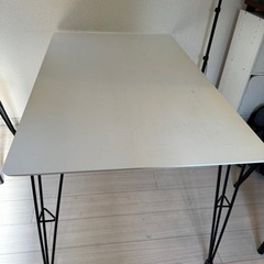 家具 
ダイニングテーブル