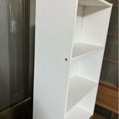 奥行狭めな白いカラーボックスの画像