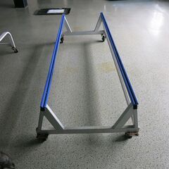 値段下げました。価格応談します。ジェットスキー用格納台