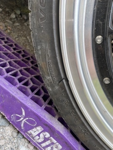 車のパーツ タイヤ、ホイール
