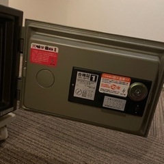 【お譲りします】コクヨ　金庫　耐火金庫　鍵1個付きの画像
